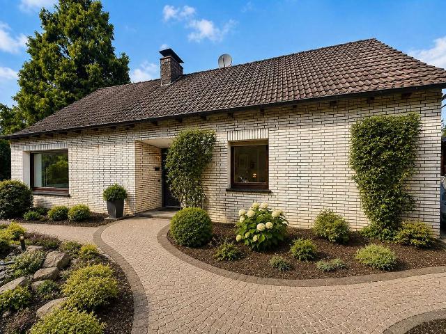 Wohnen, wo andere spazieren gehen – großzügiges Haus mit Garten & Damwild vor der Haustür