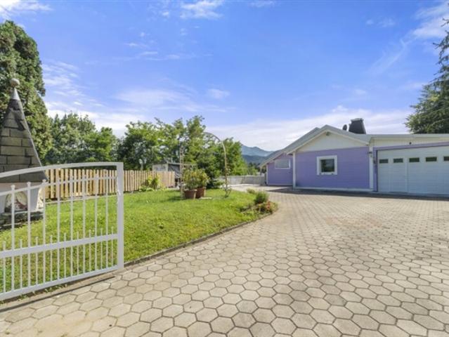 Wohnen wo andere Urlaub machen – gepflegter Bungalow mit Fernblick in Rosegg nahe Velden