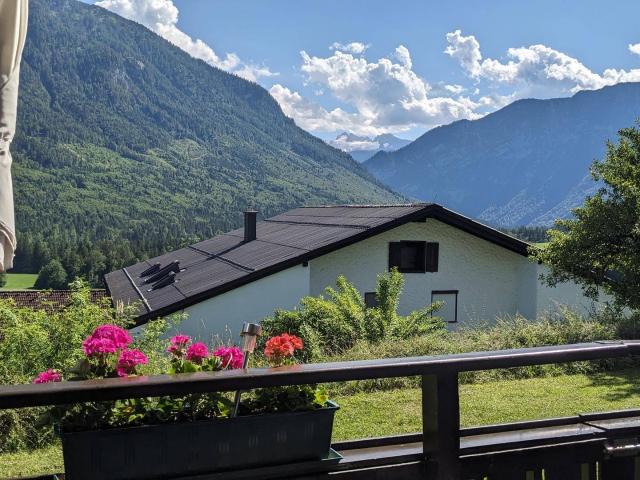 Wohnen, wo andere Urlaub machen – Exklusive 3 Zimmer Wohnung mit Dachsteinblick