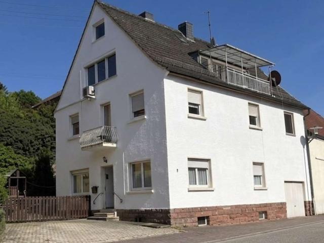 Wohnen, wo andere Urlaub machen – Mehrfamilienhaus mit 3 Wohneinheiten im Herzen des Pfälzerwaldes