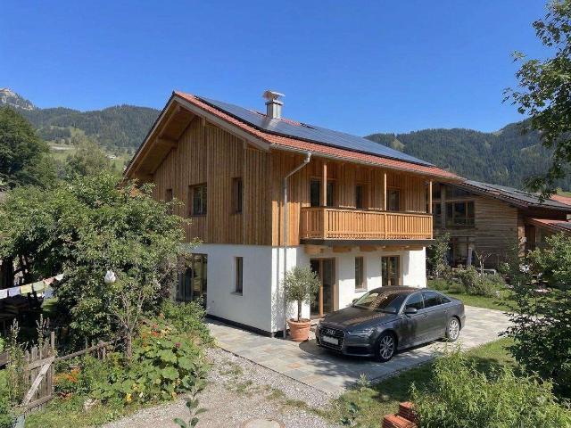 Wohnen, wo andere Urlaub machen. Neubau Maisonettewohnung Bayrischzell