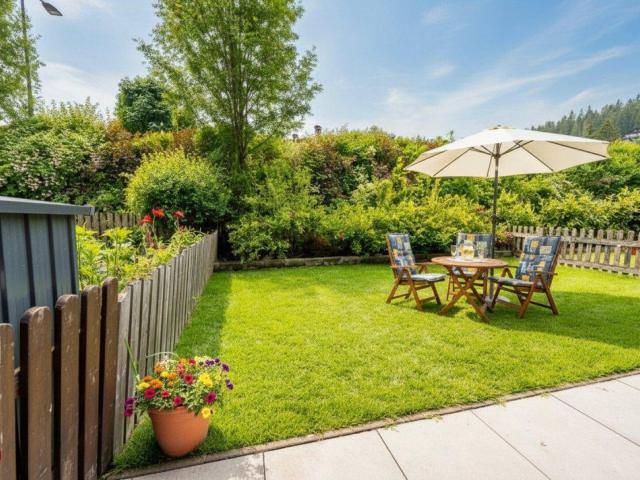 Wohnen, wo andere Urlaub machen – Stilvolle Gartenwohnung in Seefeld