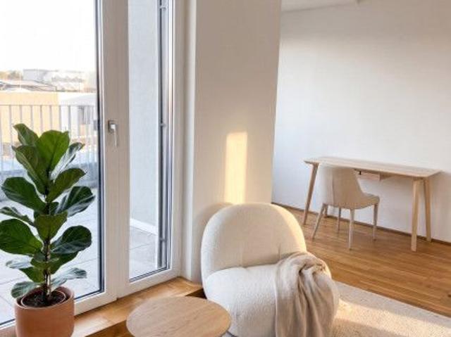 Wohnen, wo Wien durchatmet – außergewöhnliche 3 Zimmer Terrassenwohnung am Laaerwald mit 52,3 m2 Dachterasse mit Weitblick über Wien