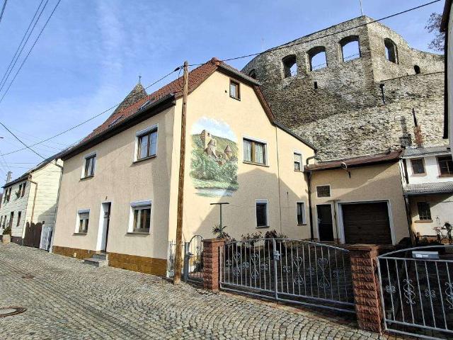 ! Wohnen wie auf einer Burg in traumhafter Aussichtslage !