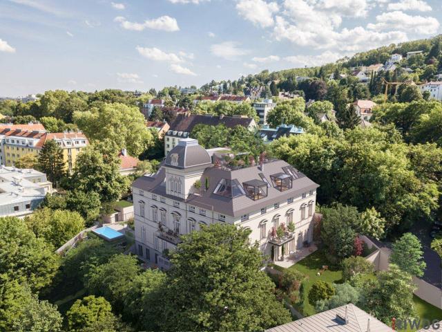 Wohnen wie Carl Freiherr Seutter in seiner Sommerresidenz | 4 Zimmern & 4,40 m Raumhöhe | Balkon geplant + Gartenoption & Parkplatz | sanierungsbedürftig