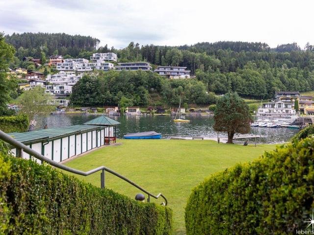 Wohnen wie eine Weltmeisterin. Miete. Traumhafte Maisonette Wohnung direkt am Millstätter See. Privatstrand