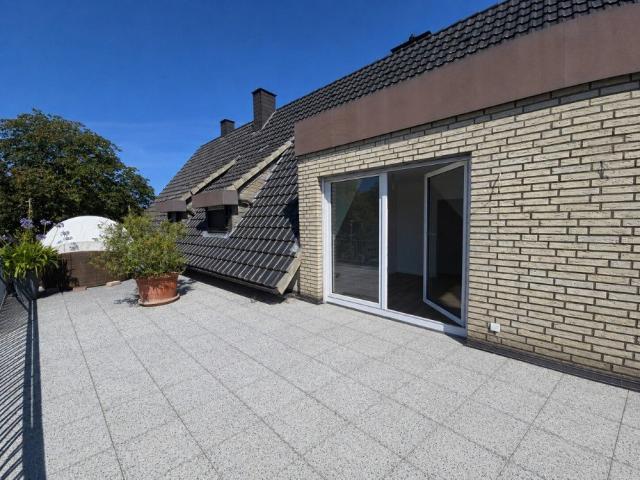 Wohnen wie im Neubau! Komplett renovierte 3 ZKB Wohnung mit Dachterrasse