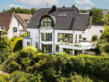 Wohnen wie im eigenen Haus: 4 Zimmer Oase mit Kamin, Terrasse & Garage