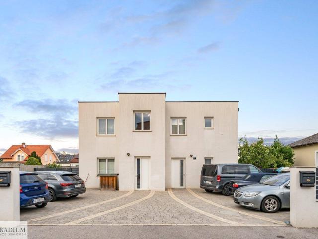 Wohnen wie im eigenen Haus – 100 m², privater Eigengarten, Terrasse & 3 eigene Parkplätze