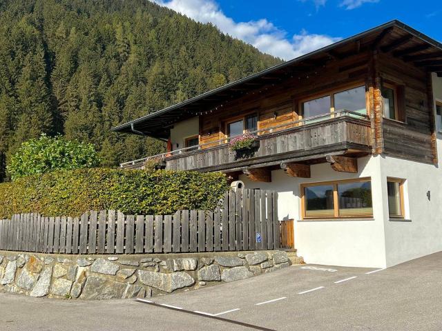 Wohnen wie im eigenen Haus: tolle Gartenwohnung mit Whirlpool und Fass Sauna