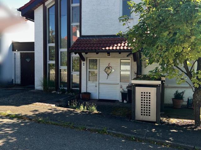 Wohnen wie im eigenen Haus Maisonette Wohnung auf drei Ebenen mit Garten