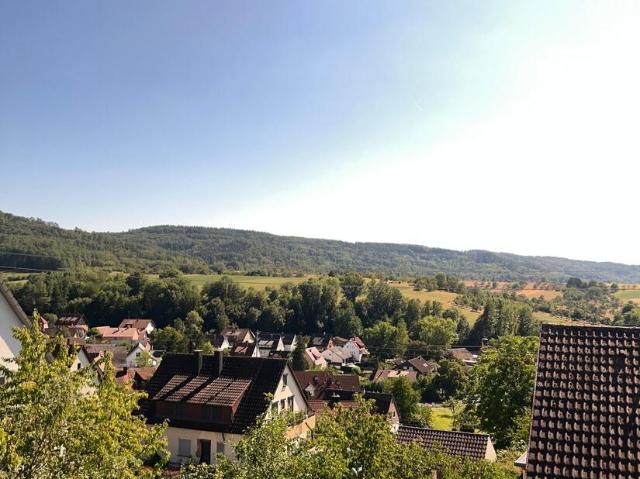 Wohnen wie im eigenen Haus Maisonette Wohnung mit Sauna, Garten & Talblick
