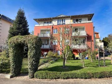 Wohnen wie im eigenen Haus stilvolle Gartenwohnung mit Loggia, Sonnenbalkon & Garage in Bestlage von Radebeul!