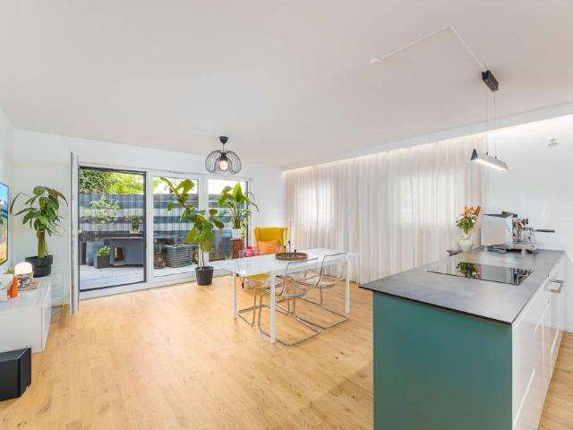 Wohnen wie im eigenen Haus: Stufenlos erreichbare 4,5 Zimmer Wohnung mit zwei Bädern