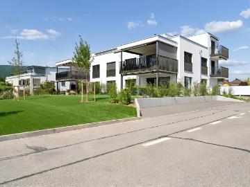 Wohnen wie im Einfamilienhaus 4.5 Zimmer mit riesigem Privatgarten