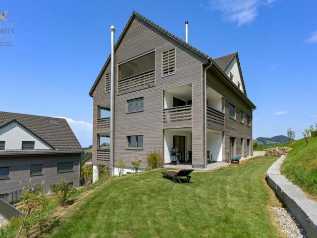 Wohnen wie im Einfamilienhaus Exklusive 4 1/2 Zimmer Gartenwohnung mit schöner Seesicht, viel Privatsphäre und hochwertigem Ausbau