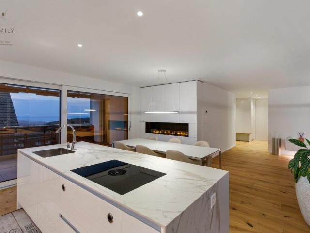 Wohnen wie im Einfamilienhaus Exklusive 4 1/2 Zimmer Gartenwohnung mit schöner Seesicht, viel Privatsphäre und hochwertigem Ausbau