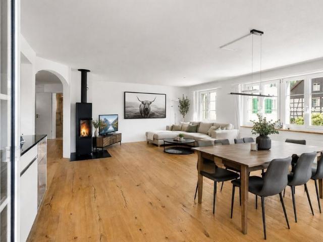 WOHNEN WIE IM EINFAMILIENHAUS MIT RIESIGEM GARTEN