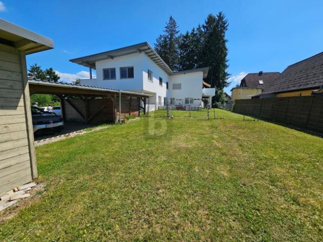 WOHNEN WIE IM HAUS 3 ZIMMER MIT 141 M² EIGENGARTEN & 2 CARPORTS