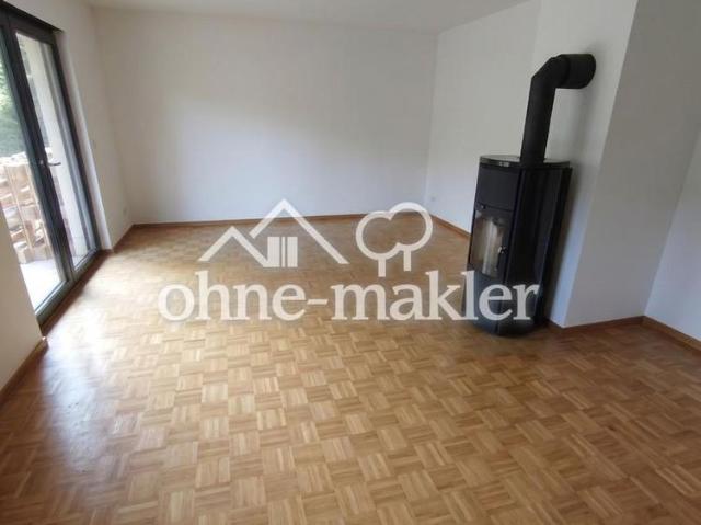 Wohnen wie im Haus: sanierte 3 Zimmer Wohnung mit Kamin, Südterrasse, Garten & Tiefgarage