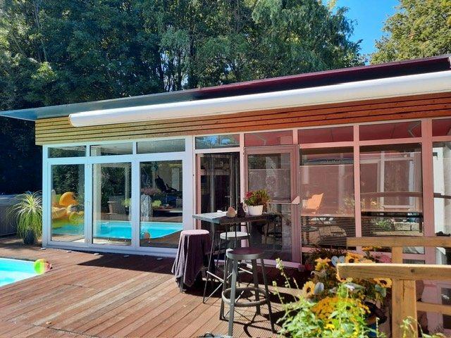 Wohnen wie im Paradies Großzügiger Bungalow mit Pool