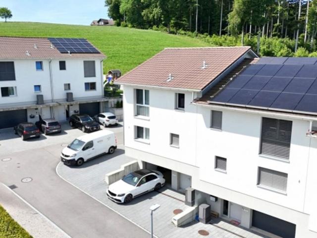 Wohnen wie in den Ferien Modernes 5.5 Zimmer Reihenhaus mit Pool