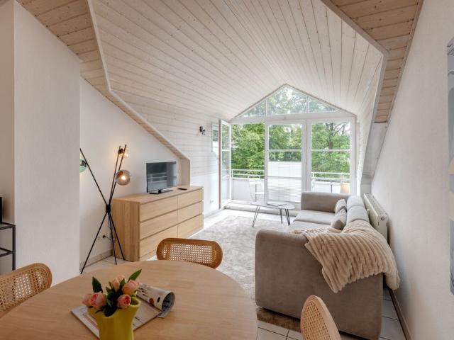 Top Floor Apartment in Munich: Bright, Quiet, with Green Views