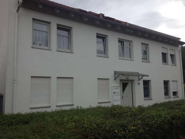 Wohnen unter dem Dach: helle 2 Zimmer Wohnung