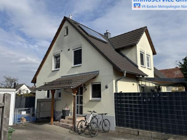 Wohnen und Arbeiten an einem Ort – Einfamilienhaus mit Büro und Garage