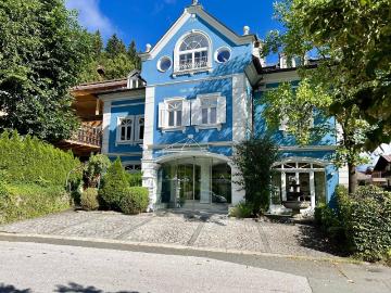 Wohnen und Arbeiten in Kitzbühel Zentral gelegener Hausanteil mit Wohnung, Indoor Pool, Geschäftslokal und Büro