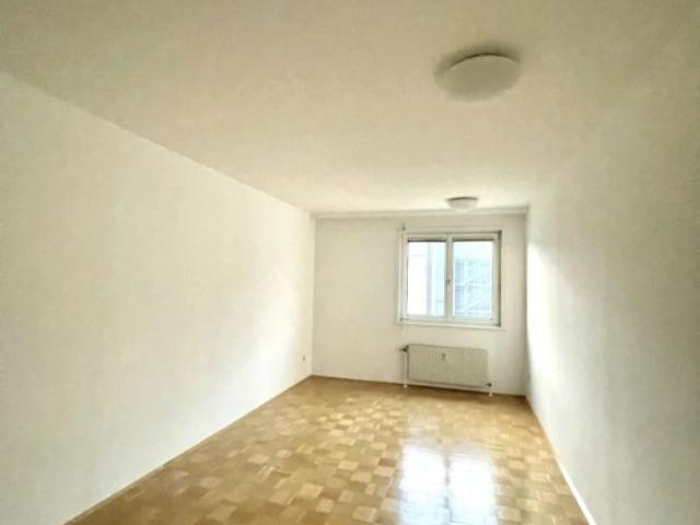 WOHNEN UND ARBEITEN! LICHTDURCHFLUTETE 7 ZIMMER WOHNUNG MIT DACHTERRASSE ZU VERMIETEN