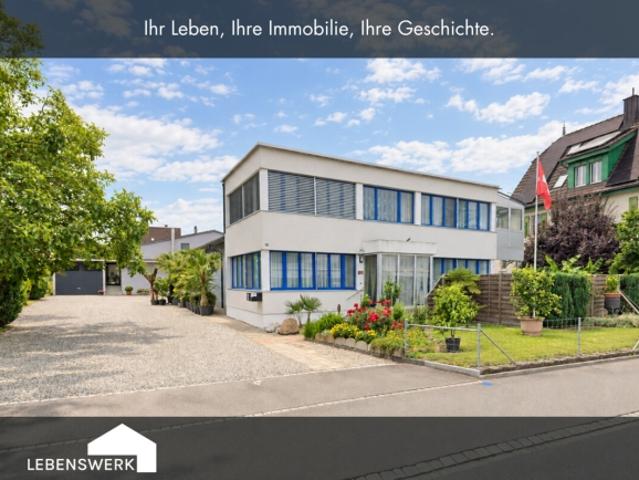 Wohnen und Arbeiten vereint – Wohnhaus mit grosszügiger Gewerbehalle