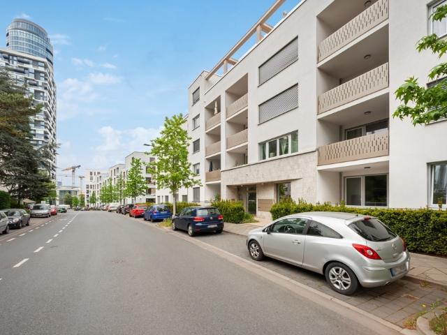 Wohnen und Leben am Henninger Turm! 3 Zimmer Wohnung mit Loggia und Balkon