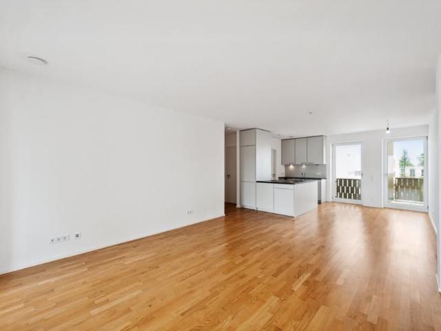 Wohnen und Leben am Henninger Turm! 3 Zimmer Wohnung mit Loggia und Balkon