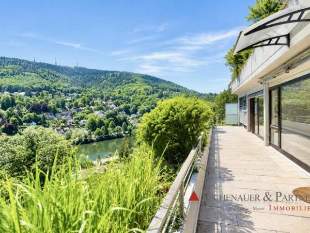 Wohnen über dem Neckar Familienidylle mit traumhafter Sonnenterrasse und Panoramablick