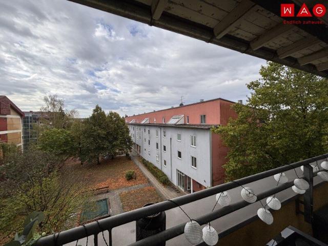 Wohnen über den Dächern – 2 Zimmer DACHGESCHOSSWOHNUNG mit großzügiger Loggia in Linz Kleinmünchen! ACHTUNG die Wohnung wird noch saniert! Bezug ab 01. Dezember 2026!