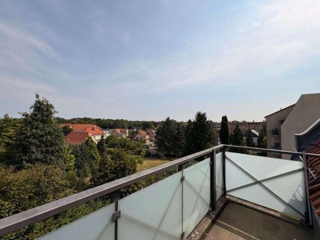 Wohnen über den Dächern: 3 Zimmer DG Wohnung mit Balkon!