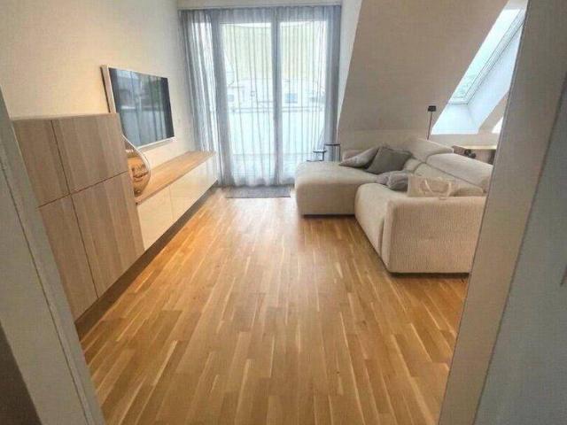 Wohnen über den Dächern von Linz/Oed! Dachgeschoss Mietwohnung mit Penthousecharakter und beeindruckender Aussicht! Höchste Wohn und Lebensqualität in ruhiger und beliebter Wohngegend! Perfekte Infrastruktur!