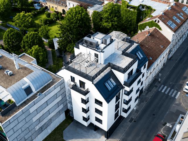 WOHNEN ÜBER DEN DÄCHERN VON STADLAU | NEUBAU 2024 | VOLL MÖBLIERT