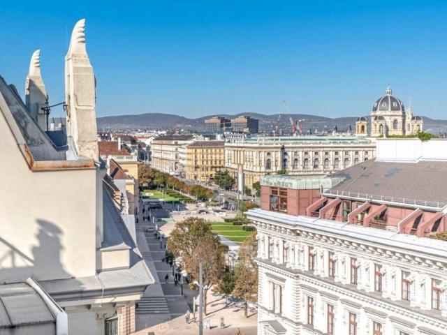 WOHNEN ÜBER DEN DÄCHERN VON WIEN MIT BLICK ÜBER DIE STADT UND DEN STEPHANSDOM