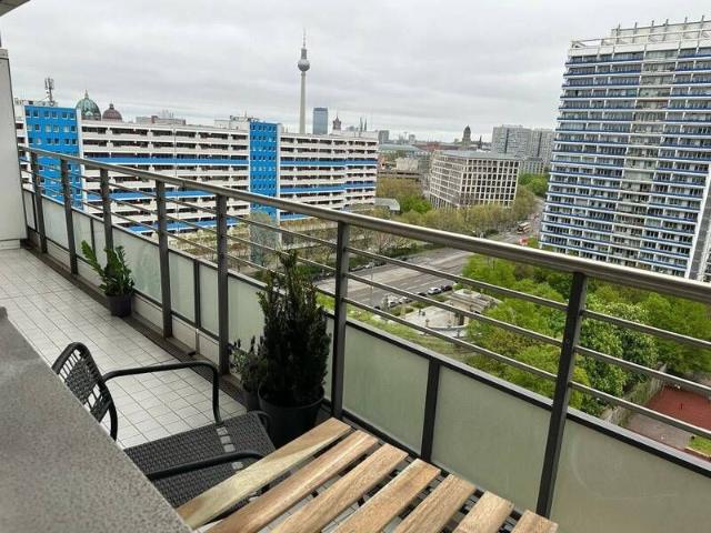Wohnen über den Dächern Berlins: Luxuriöses 55m² Apartment mit Balkon Mitte
