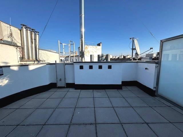 Wohnen über den Dächern: Charmante Maisonette mit großer Terrasse