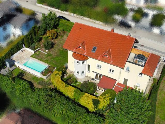 Wohnen über Grieskirchen 320m² Zweifamilienhaus mit Pool & Dachterrasse