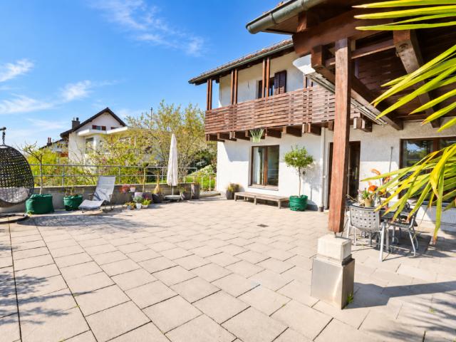Wohnen & Vermieten: Einfamilienhaus mit Einliegerwohnung und Wintergarten