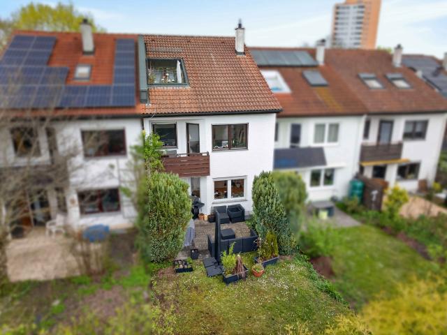 Wohnen & Vermieten – gepflegtes Reihenhaus mit 3 Wohneinheiten in Böfingen