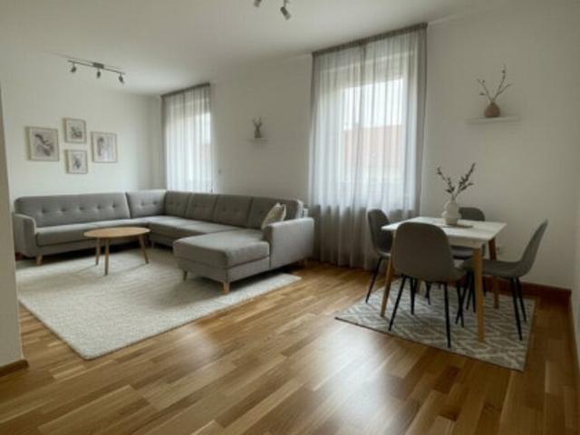 Wohnen zum kleinen Preis! Perfekte Wohnung für junge Familien und Pärchen: Idyllische Grünlage, optimale Infrastruktur, schöne und praktische Raumaufteilung