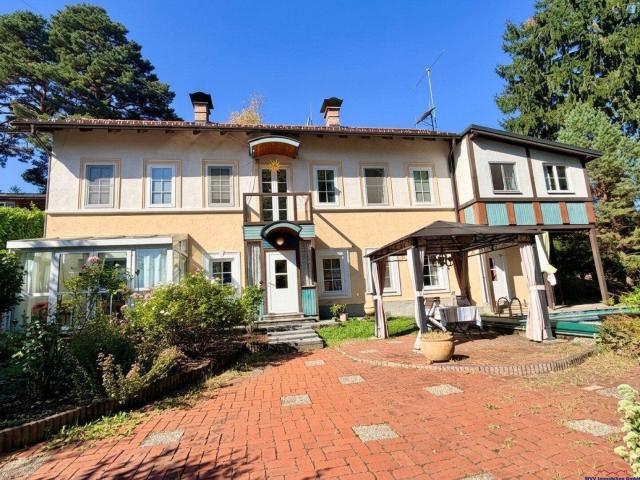 Wohnen zwischen Geschichte und Natur Wien um die Ecke mit Atelier, eigenem Wald und Schnellbahnnähe