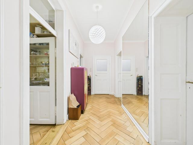 Wohnen zwischen Haidhausen & Bogenhausen: Charmante 3 Zimmer Altbauwohnung im Hochparterre