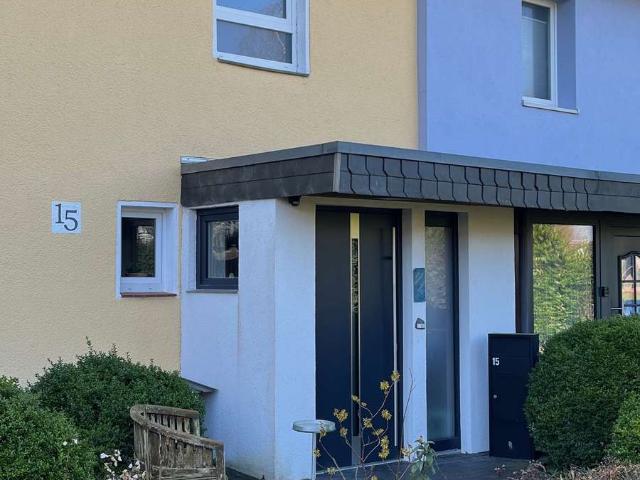 Wohnfühlen im einzugsbereiten und modernisierten Reihenmittelhaus in Altenholz Stift