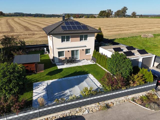 Wohnkomfort trifft Natur – Modernes Holzriegelhaus mit Pool und Garten auf Baurechtsgrund in Krenstetten